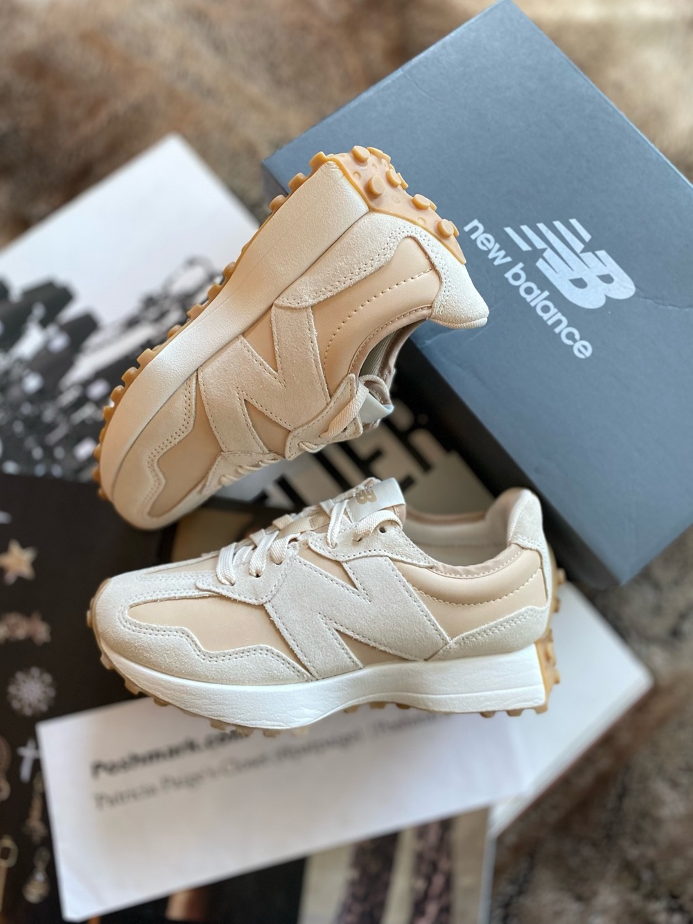 New Balance 327 Sneakers